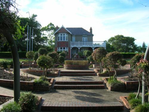 Bert Hinklers English house